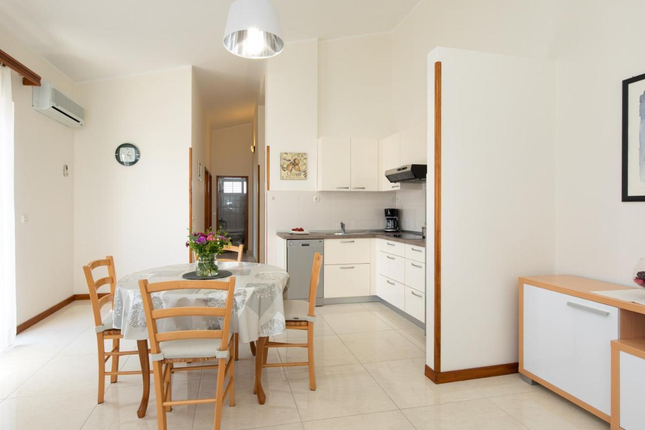 Apartments Dujmovic Ivo 1 *