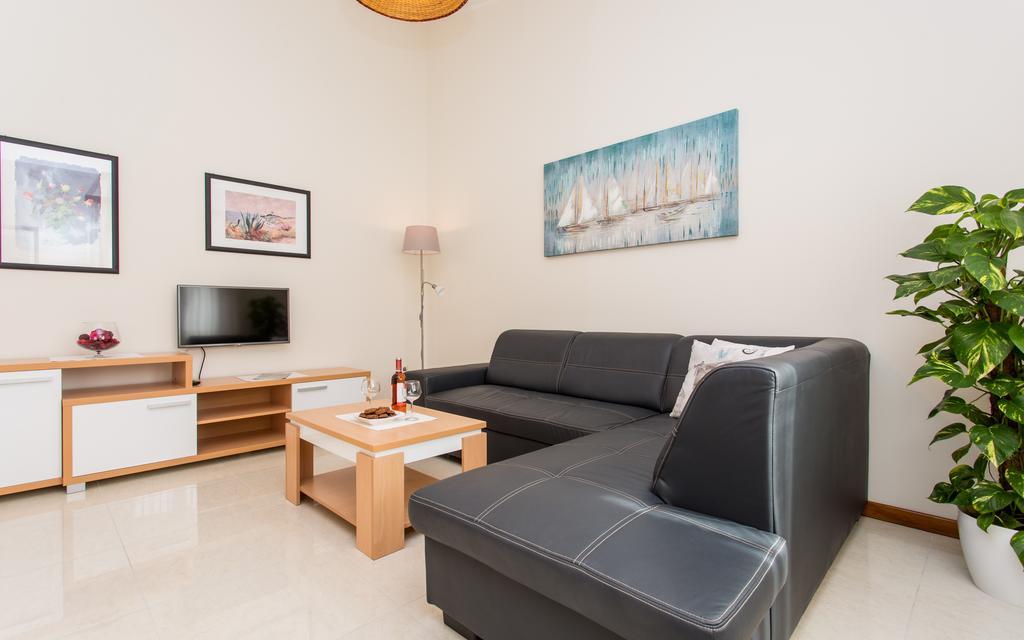 Apartments Dujmovic Ivo 1 *